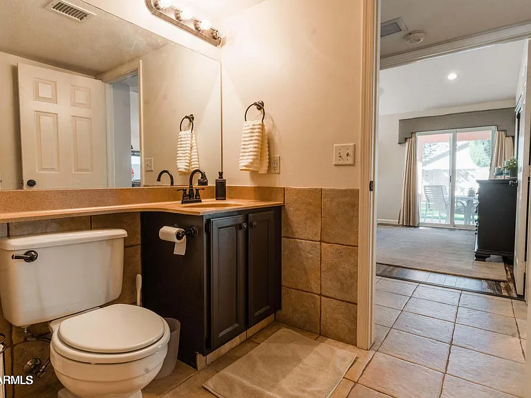 2322 E Millbrae Ct — Photo 34