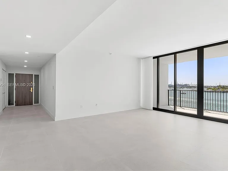 1000 Venetian Way #303 — Photo 4