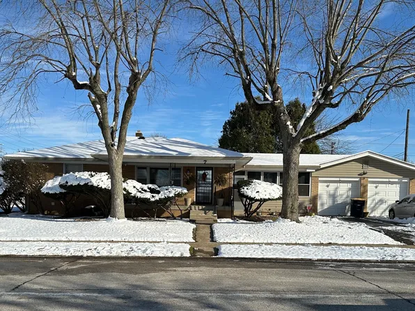 7 Chester Dr, Beech Grove, IN 46107