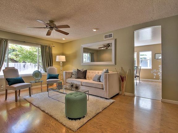 5th image of 326 Endmoor Ct