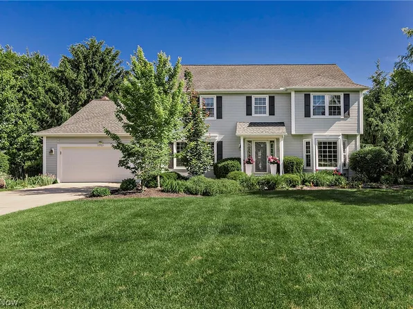 32905 Seneca Dr, Solon, OH 44139