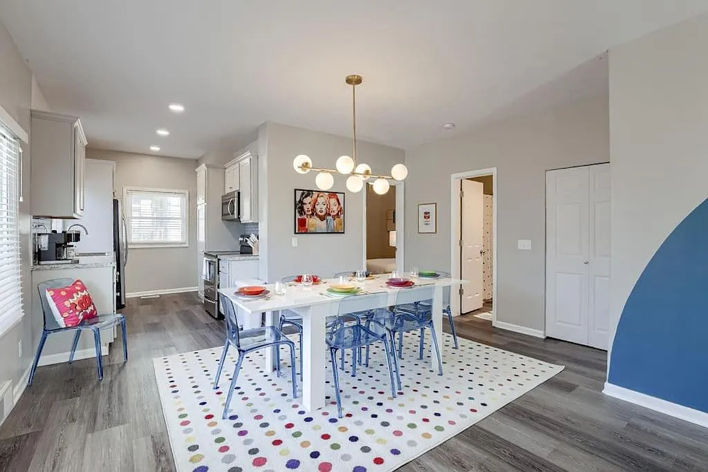 4 bed, $2,600 — Photo 2