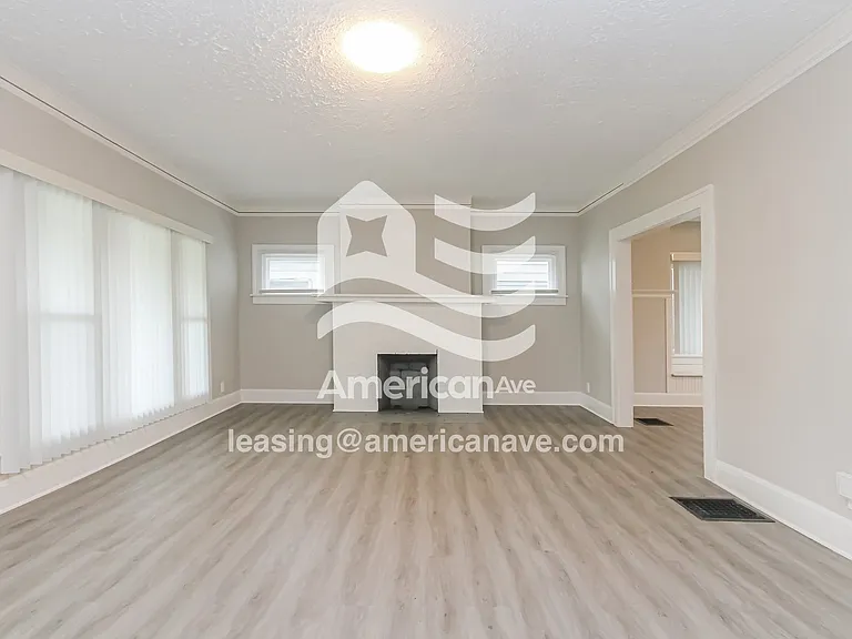 1594688_004_living_room_12700367.jpg