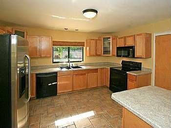 4th image of 1641 Depauw Ave