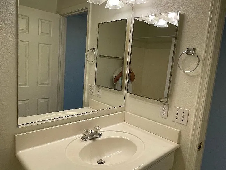 2nd Floor Bath