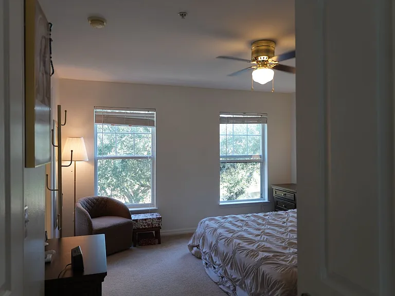 1004 Waterside Dr — Photo 7