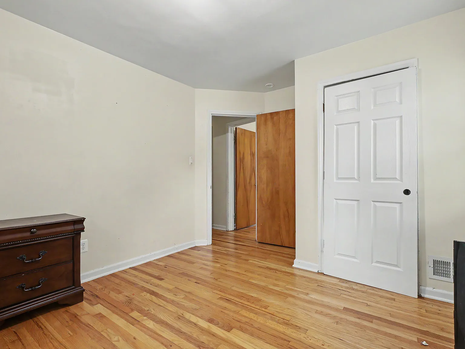 3 bed, 1242 sqft, $1,900 — Photo 3