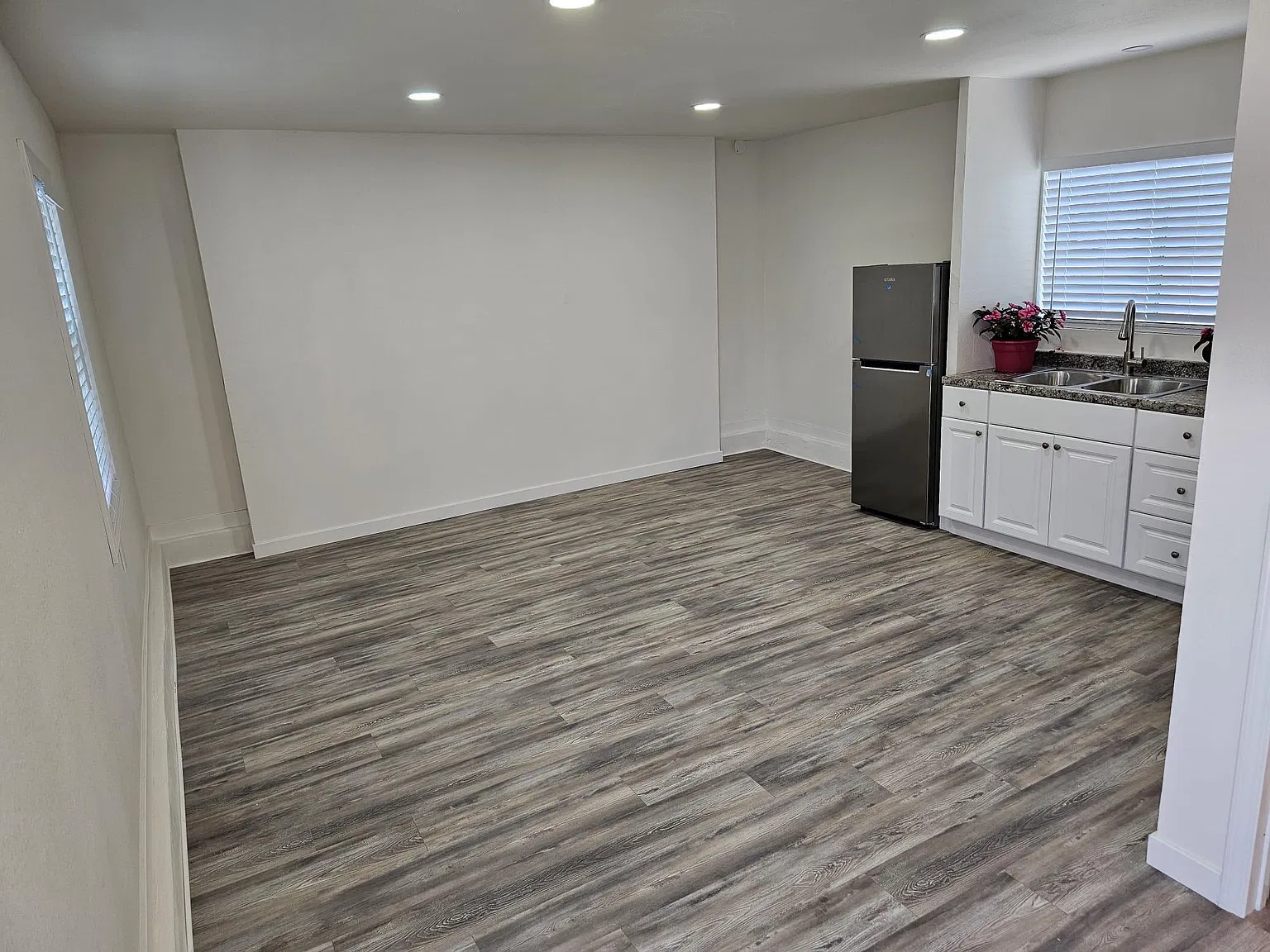 Studio, 350 sqft, $1,650 — Photo 3