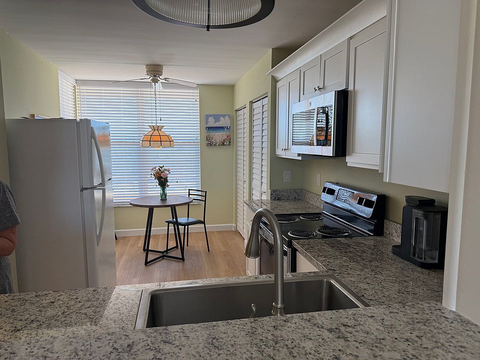 1st image of 4550 Pinebrook Cir