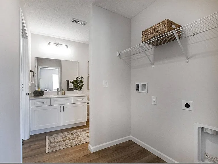Riverwood Apartments — Photo 6