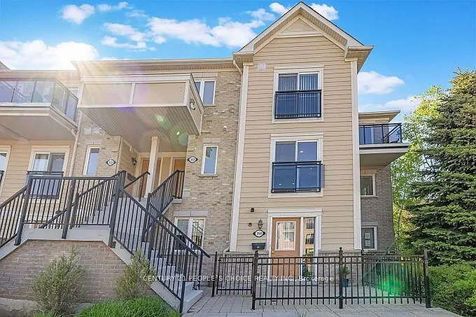 4 bed, $3,000 — Photo 1