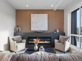 588 Whiteside St #2, Saanich, BC V8Z 1Y6