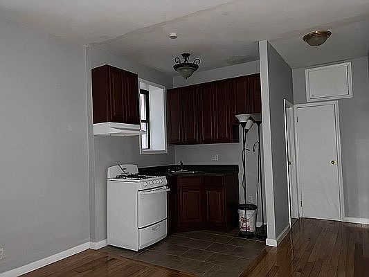 5th image of 411 E 114th St APT 3