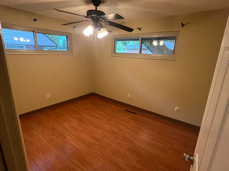 5212 Seaman Dr — Photo 9