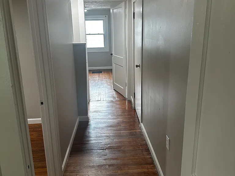 1414 E 9th St — Photo 11