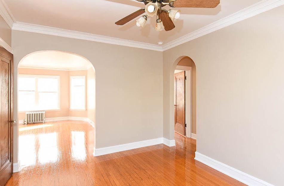 1st image of 1424 W Thome Ave APT 1C