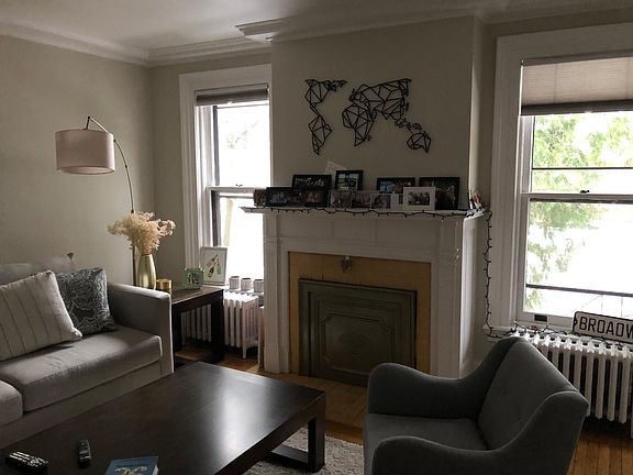2nd image of 614 N Broadway APT 2