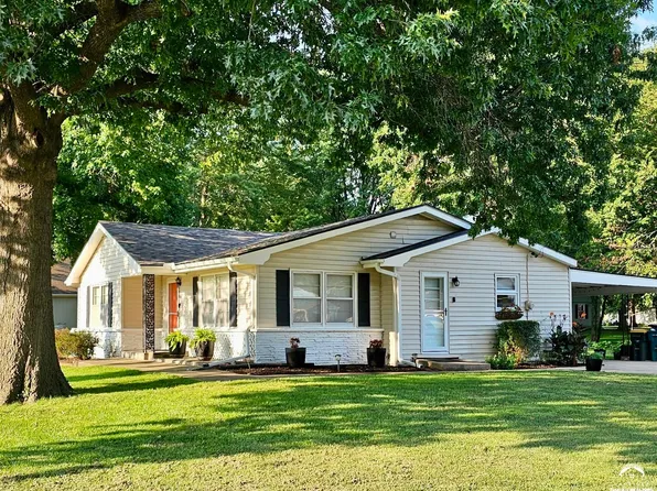 607 S Elm St, Louisburg, KS 66053