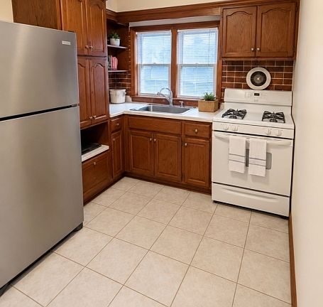 3rd image of 556 Cleveland Ave