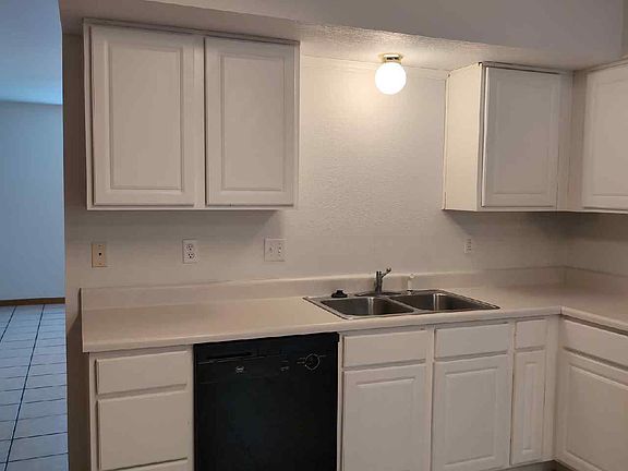 5th image of 417 W King St #D