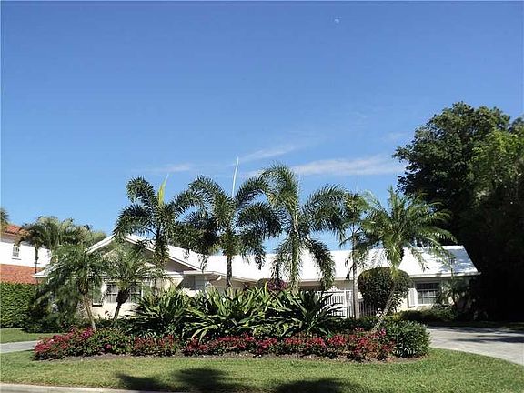 3rd image of 2212 Date Palm Rd