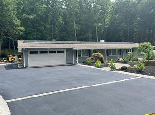 28 Maple Brook Rd, Tuxedo Park, NY 10987