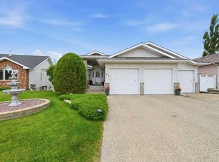 37 E Ashmore Close, Red Deer, AB T4R2R7