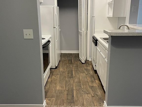 3rd image of 14915 Richmond Ave #324