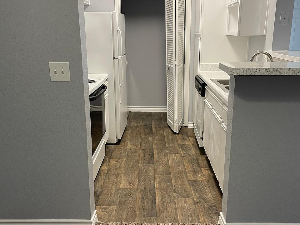 2nd image of 14939 Richmond Ave APT 922