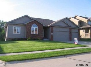 7730 S 101st St, La Vista, NE 68128