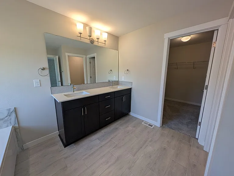 938 Burwood St SE — Photo 24
