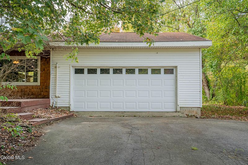4th image of 669 Ash Grove Road