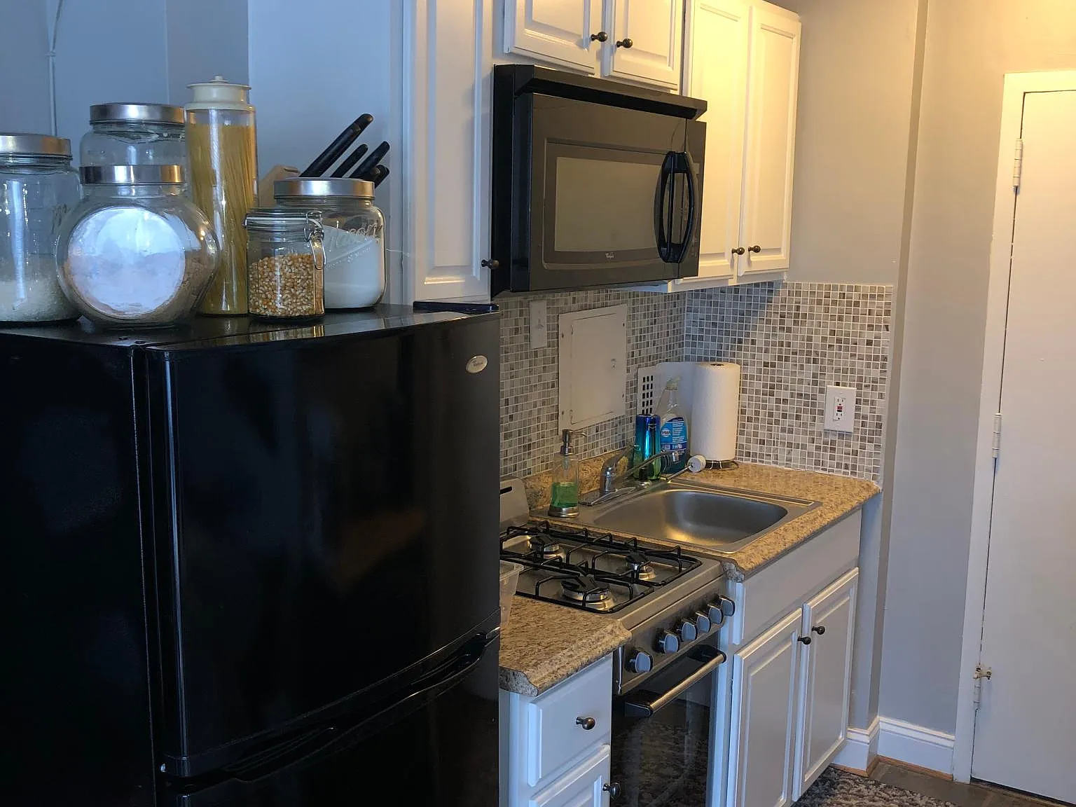 Studio, 400 sqft, $1,895 — Photo 4