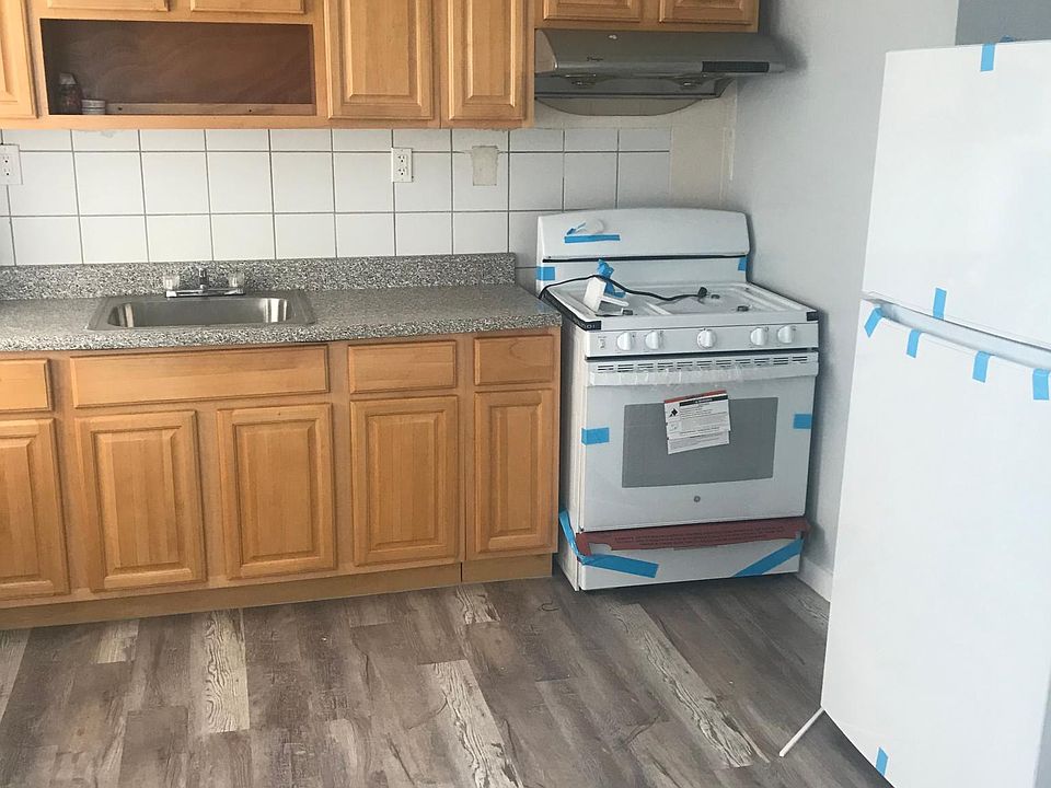 1st image of 22 Hudson St Floor 2