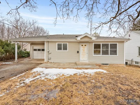 624 Oak St, Woodstock, IL 60098