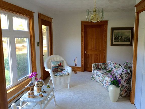 Second den/downstairs bdrm