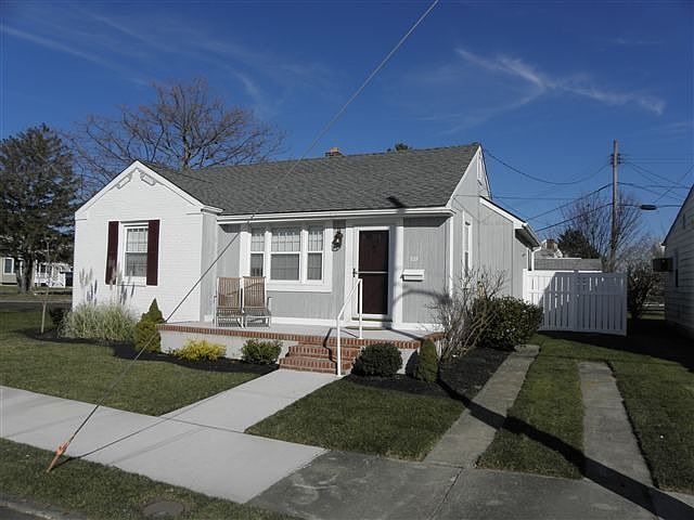1st image of 227 N Clarendon Ave
