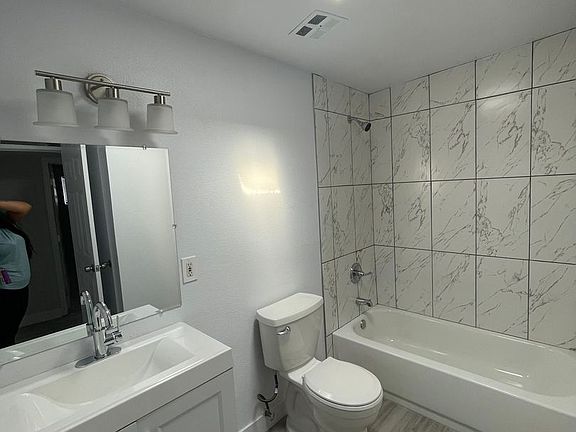 5th image of 4889 Blanton Dr