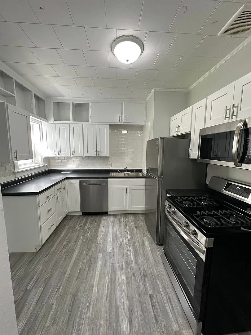 1547 32nd St. NE — Photo 3