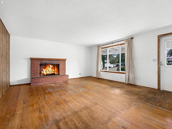 4th image of 1170 NE Sunrise Ln