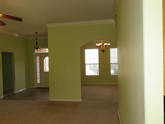5th image of 3910 SW Hawthorne St
