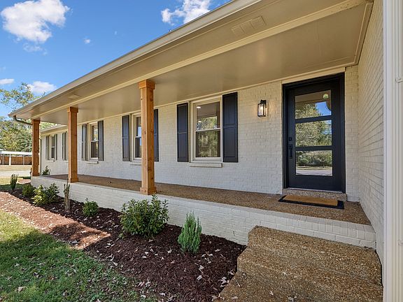 3rd image of 2242 Surrey Dr