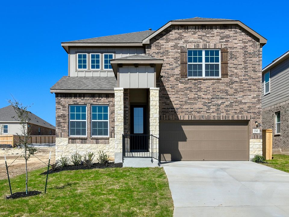 Arcadia Ridge - Pecan Interior Image 1
