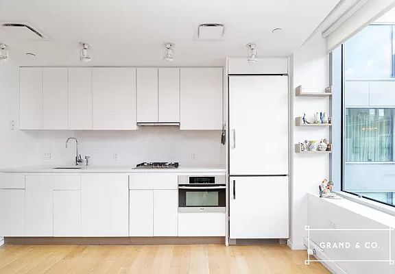 3rd image of 425 W 53rd St APT 503