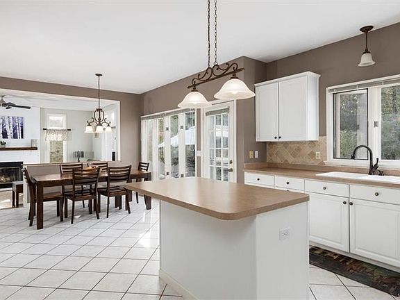 2nd image of 5562 Woodsedge Ct