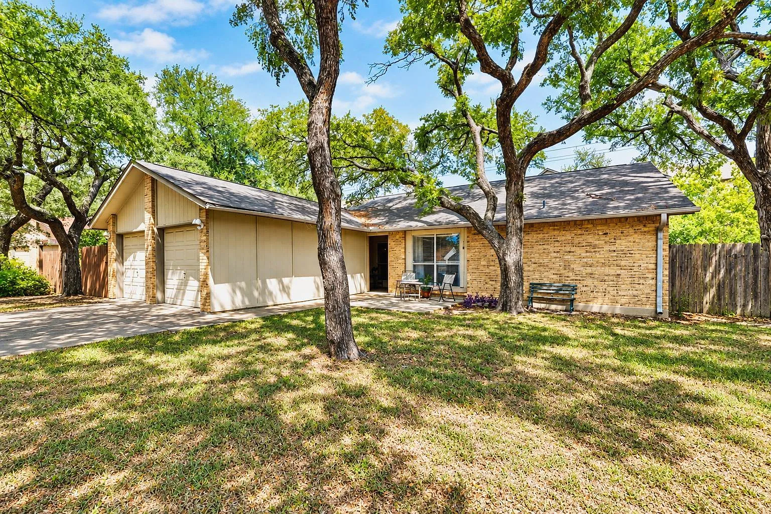 2 bed, 1.0 bath, 1100 sqft, $1,450 — Photo 1