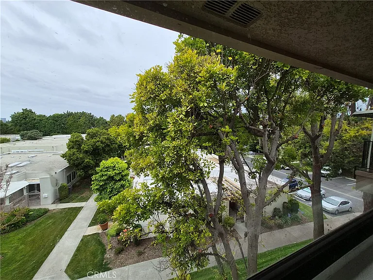 2370 Via Mariposa W #3D — Photo 2