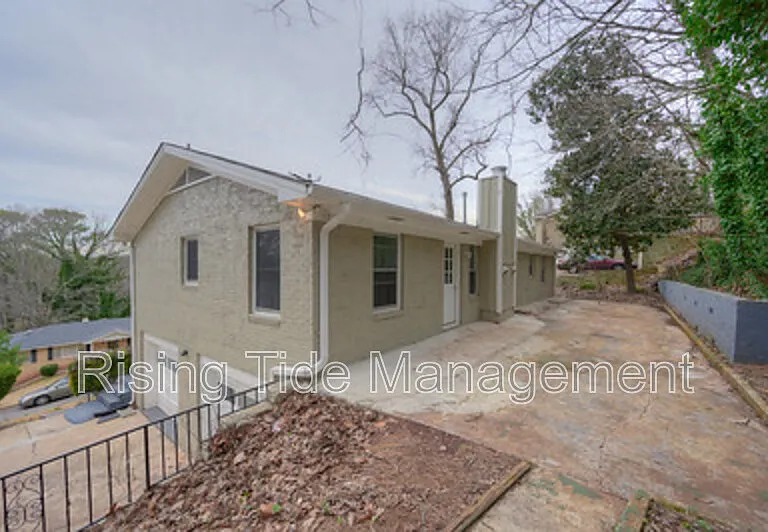 401 Lance Ln — Photo 4