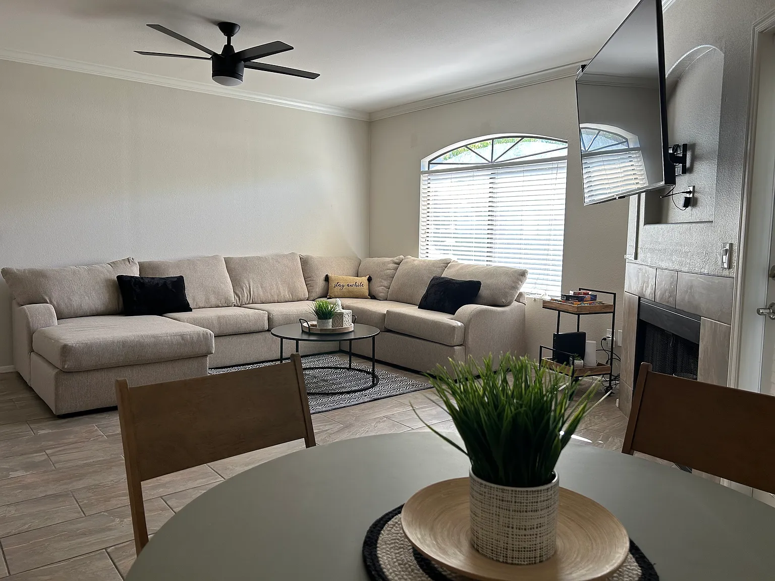 2 bed, 1150 sqft, $2,550 — Photo 1