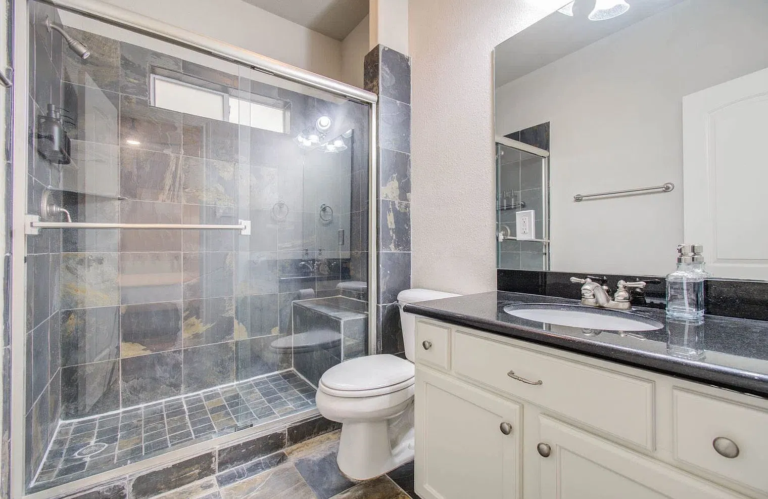 3 bed, 3.0 bath, 2389 sqft, $6,654 — Photo 4